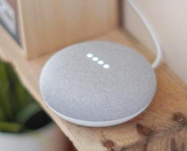 Głos z sufitu: jak krok po kroku zamontować głośnik do asystenta głosowego