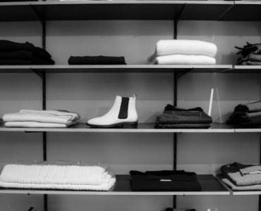 Koniec z chaosem w szufladach: 15 sprytnych trików na porządek, który się trzyma