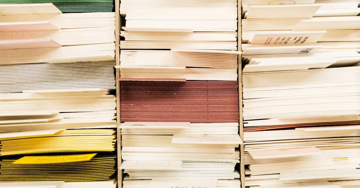 Pożegnaj papierowy chaos: 15 sprytnych sposobów na porządek w domowych dokumentach