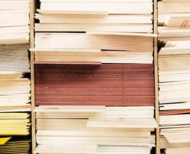 Pożegnaj papierowy chaos: 15 sprytnych sposobów na porządek w domowych dokumentach