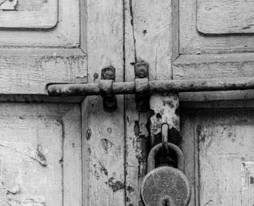 Czujnik drzwiowy bez tajemnic: przewodnik po wyborze idealnego strażnika Twojego domu