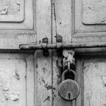 Czujnik drzwiowy bez tajemnic: przewodnik po wyborze idealnego strażnika Twojego domu