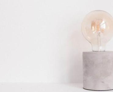 Włącz sprytnie: wybieramy idealną wtyczkę smart do lampki stołowej