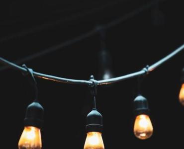 Twój ogród w rytmie słońca: automatyczne oświetlenie z timerem solarnym – prosty poradnik krok po kroku