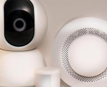 Dom, który sam ostrzega: montaż czujnika dymu współpracującego z alarmem krok po kroku