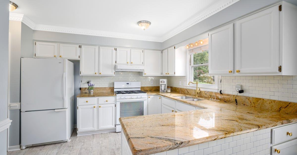 Koniec z chaosem w kuchni: jak dobrać idealne organizery do każdej szuflady