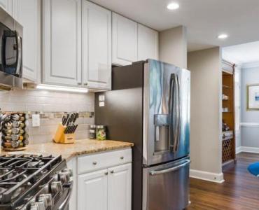 Jak stworzyć jadalnię z charakterem: aranżacje z drewnianym kredensem, które pokochasz