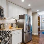 Jak stworzyć jadalnię z charakterem: aranżacje z drewnianym kredensem, które pokochasz