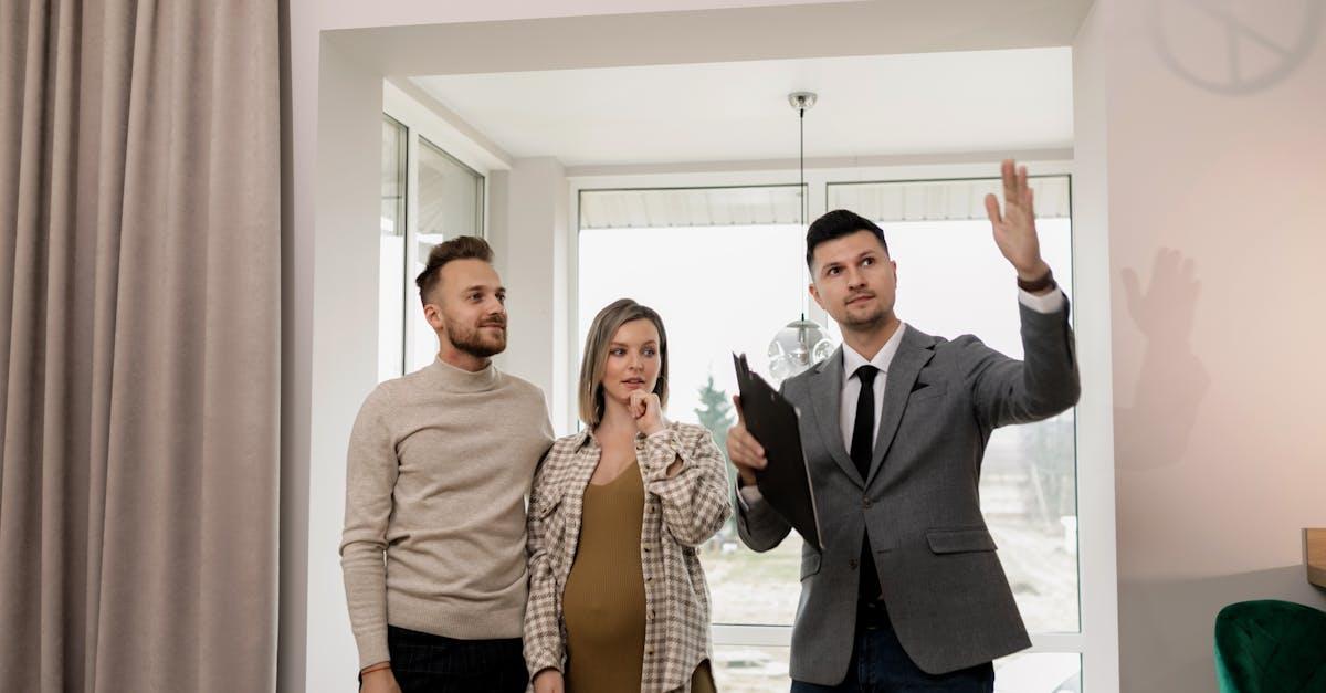 Wejście, które zachwyca: pomysły na przedpokój z zabudowaną ławką i sprytnym przechowywaniem